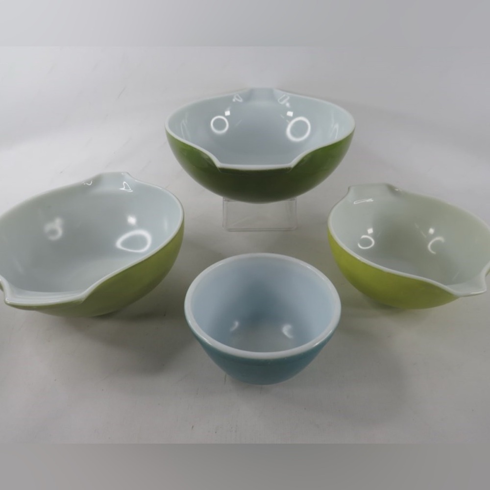 "Vintage" Pyrex Bowls Lot of 4 [C746] - Picture 6 of 12